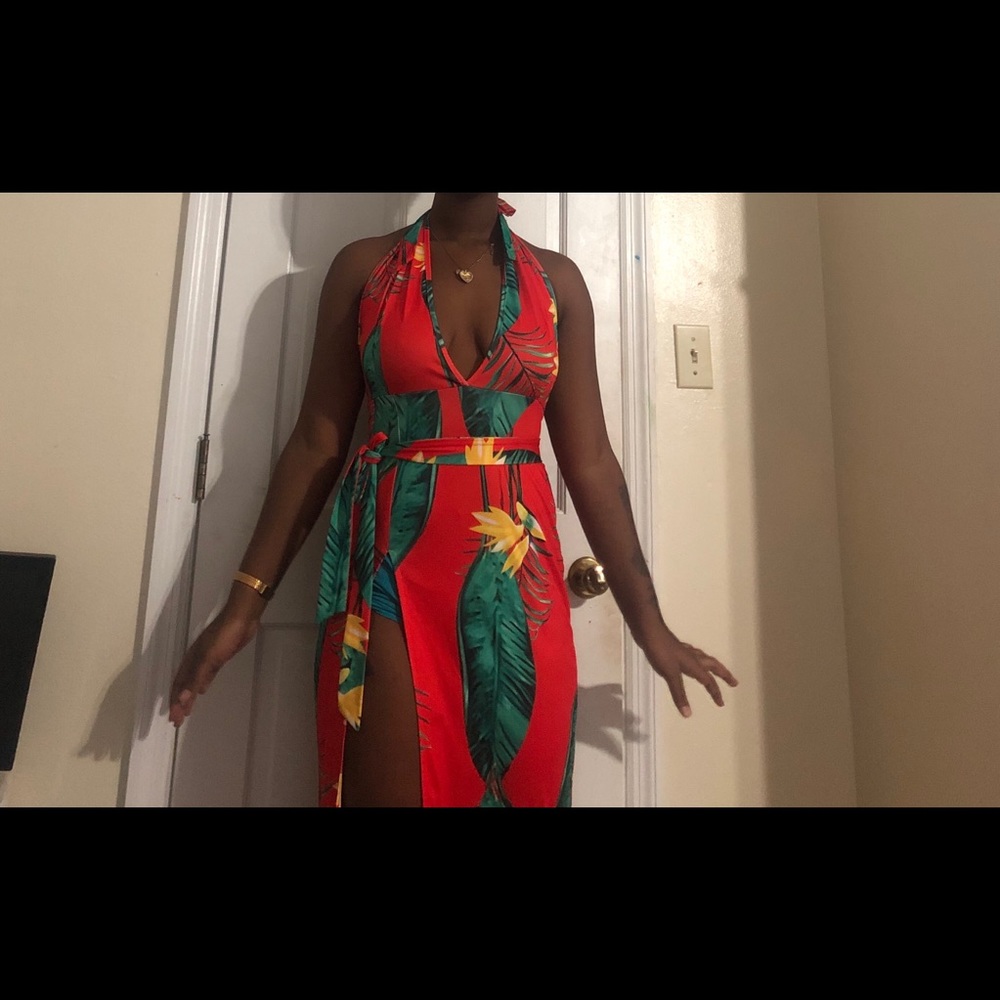 Cute versatile dress w/ high slit